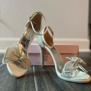 NWOT Pearl Wedding Shoes